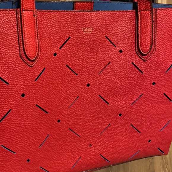 NWOT TUTILO New York perforated tote with pouch - Picture 9 of 12